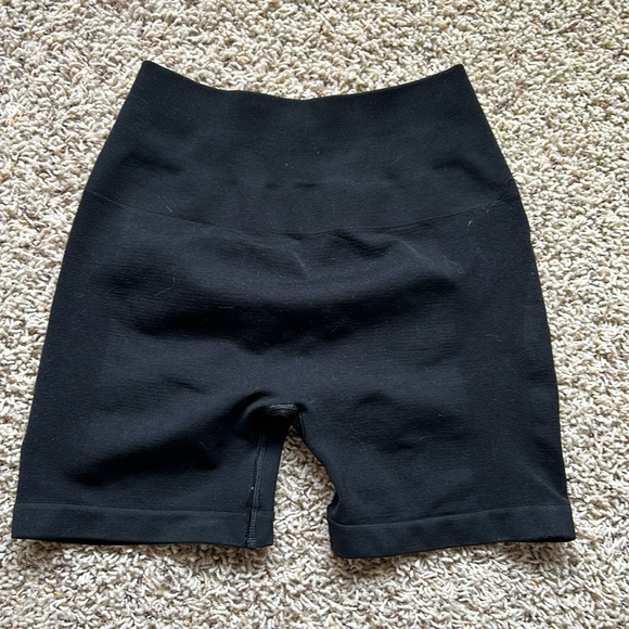 Alphalete Amplify Short 4.5" (Black) -XS - Picture 2 of 2
